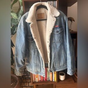 80s Vintage Wrangler Sherpa Lined Denim Jacket - MADE IN CANADA